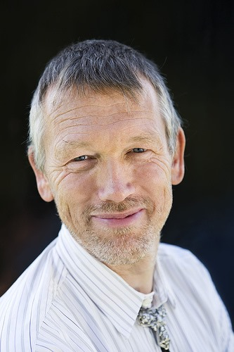 ia_global1's tweet photo. Meet one of our speakers at #AIW19: @josefnoll -Professor at the @UniOslo and Secretary-General at the @Basic4All that established the concept #InternetLite for All targeting @SustDev Goals #2030.
#DigitalInclusion #Empowerment #InformationSpots #Africa #internet #Sustainability https://t.co/HSY4ouzWOs