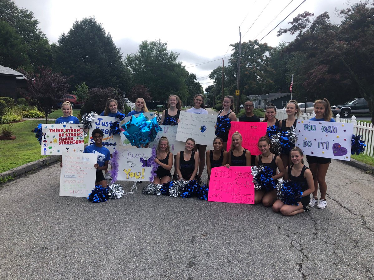MHSVC_methuenhs's tweet photo. #MHSVC was proud to cheer on all the runners during the #Fly5K
๐ฆ๐ @methuensports https://t.co/uhhPBsUEUA
