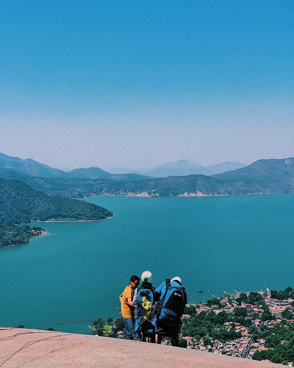 🛩️ Volar en parapente en #ValledeBravo 😍⛰️
✍️ Escríbenos para más info 😊
.
.
 Foto IG
#mexico #pueblomagico #travel #visitmexico #weekend #parapente