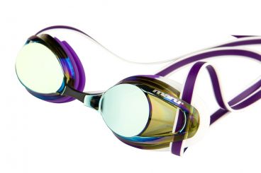 Swim like a champion with these anti-fog and UV-protected goggles🥇