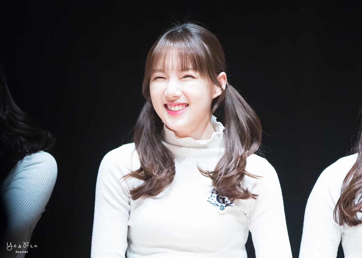 CutestSinRiin's tweet photo. She's the only sun I know 🥺❤️
#HappyYerinDay
#예자매_마음에_윙크발사 
#HappyYesisterDay https://t.co/SiZZ63seal