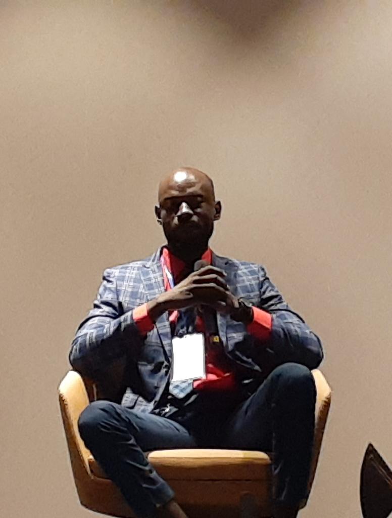 Faride_Boureima's tweet image. Je lavais les véhicules de nos voisins chaque soir en raison de 100f, j'avais l'âme d'entrepreneur dès l'enfance. #thenigerwewant est que nous ayons un idéal et comme cela nous pourront résoudre nos problèmes. @gamatchem 
#JIJ2019 #227Talks