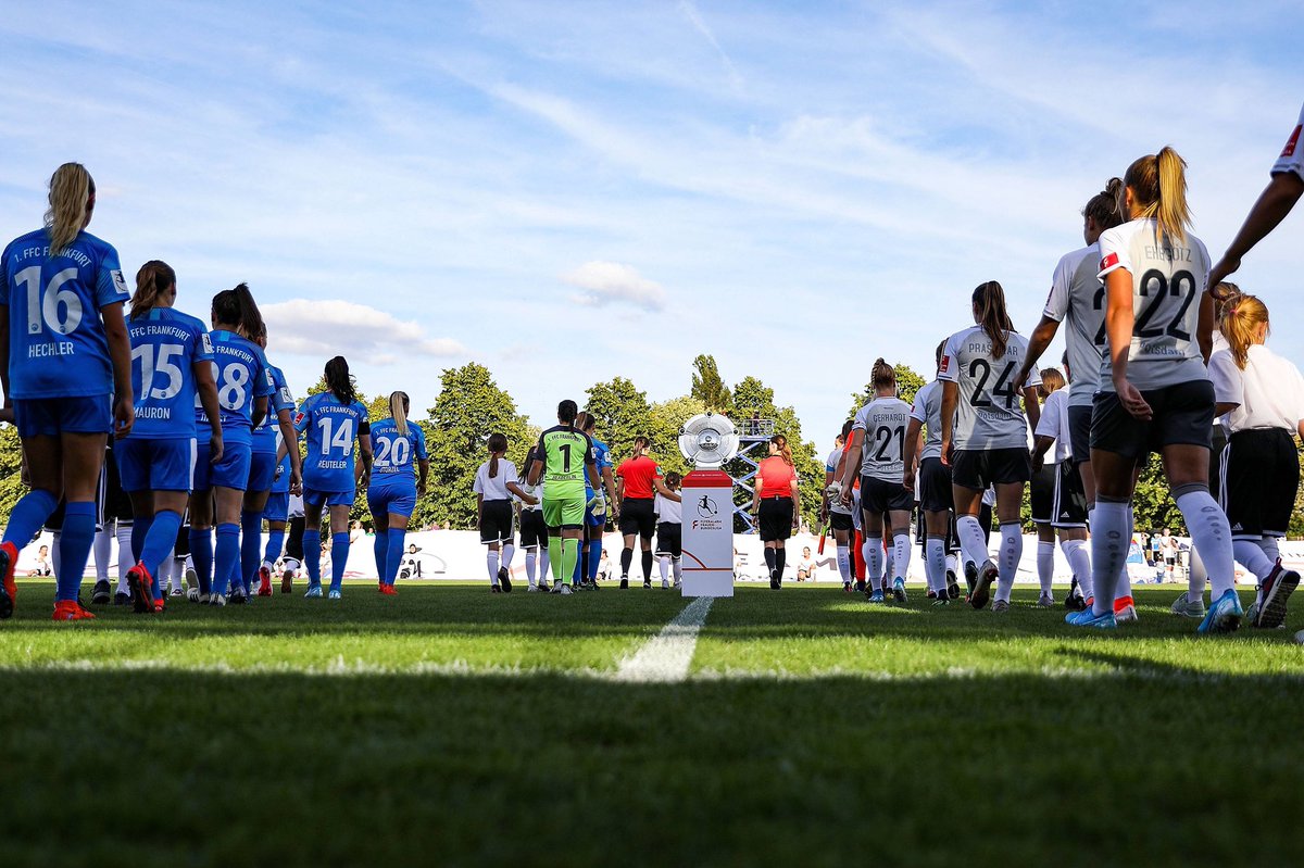 FussballBR's tweet photo. 👱‍♀🇩🇪 Na sexta-feira, o 1. FFC Frankfurt bateu o Turbine Potsdam por 3 a 2 no derby pela abertura da Frauen-Bundesliga 19/20.

Gols:
Laura Feiersinger ⚽ (FFC)
Lara Prasnikar ⚽ (PDM)
Laura Freigang ⚽ (FFC)
Viktoria Schwalm ⚽ (PDM)
Shekiera Martinez ⚽ (FFC)

#FFCPDM https://t.co/Hin150og3K