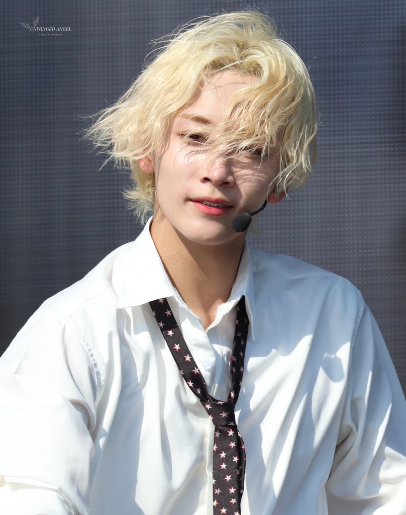 더쿠 - 정한이 머리가 기니까 바람에 날리는게 예술이다