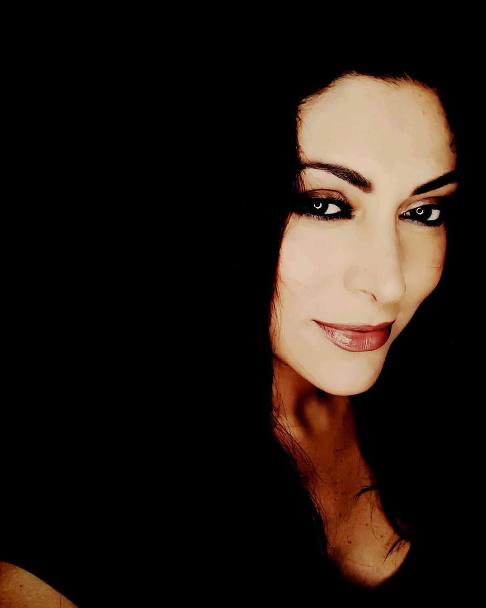 Maya_Nasri's tweet photo. Let your #smile be your everyday's #gift to the #world.. blessed day Lovers. ๐๐ค #mayanasri #maya_nasri https://t.co/dQIe63oChN
