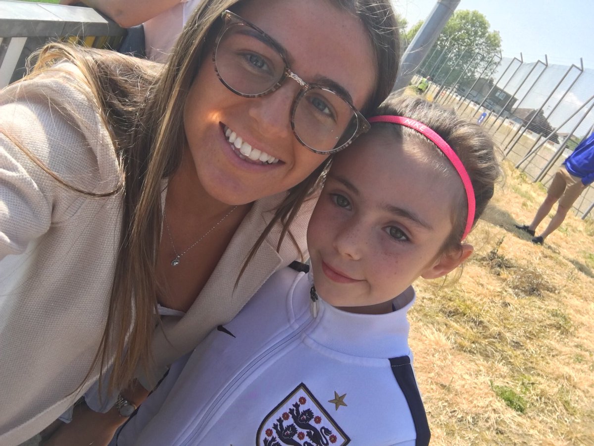 LilyRay04's tweet photo. HAPPY BIRTHDAY 🥳 to my bestie @CiaraSherwood hope you have a nice day .see you soon ⚽️⚽️⚽️💙❤️ https://t.co/CltronTwGQ