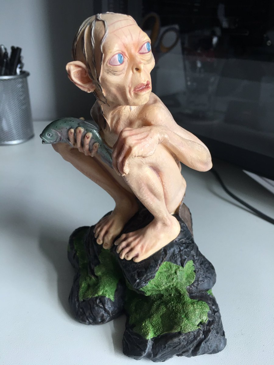 GeekByteUK's tweet photo. Sorting out the study/gaming/streaming room with some memorabilia.
More to follow eventually.
#Aloy
#Cade6
#Mei
#MinasTirith
#Gollum
#Nazgul
#Sauron
#MiddleEarth https://t.co/QlhVd6pTfK