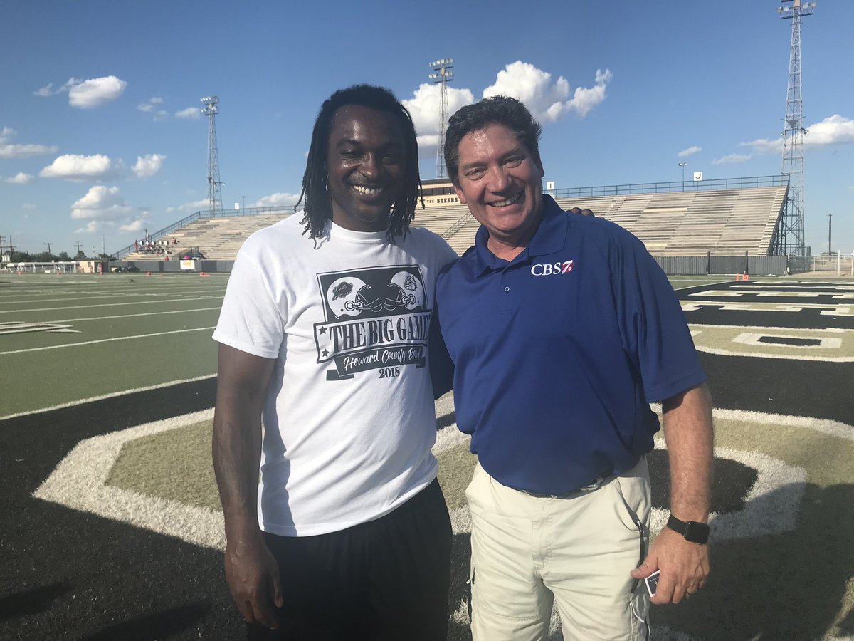 jhendricks_jay's tweet photo. @WHAS11Whitney I hung out with him just last year at the Howard County Bowl in Big Spring. Sad news to hear! RIP #32! https://t.co/aPXY3Wi5jI