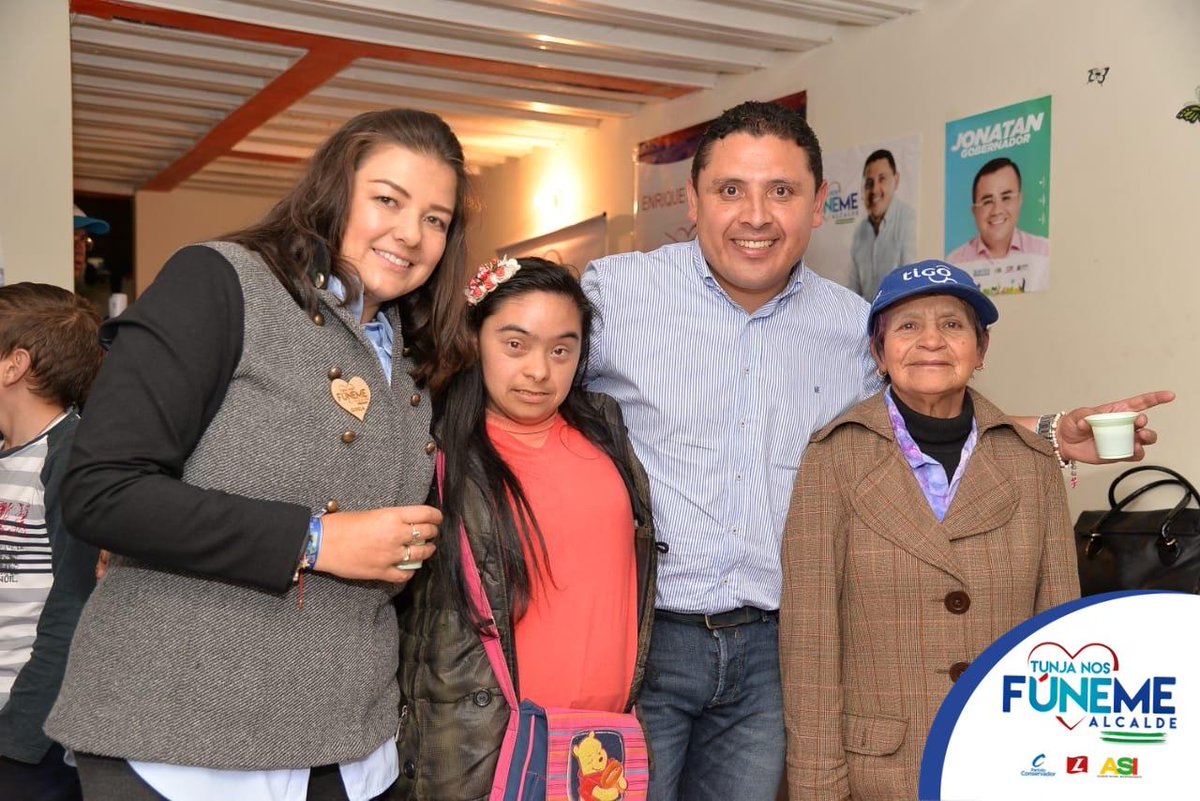 FunemeAlejandro's tweet photo. En Ciudad Jardín, por invitación de Liliana Rodríguez, madre cabeza de familia. Desde la administración trabajaremos para garantizar oportunidades laborales a quienes se esfuerzan cada día para sacar adelante a sus familias. #FunemeAlcalde #TunjaNosUne https://t.co/jeJuFgb3WD