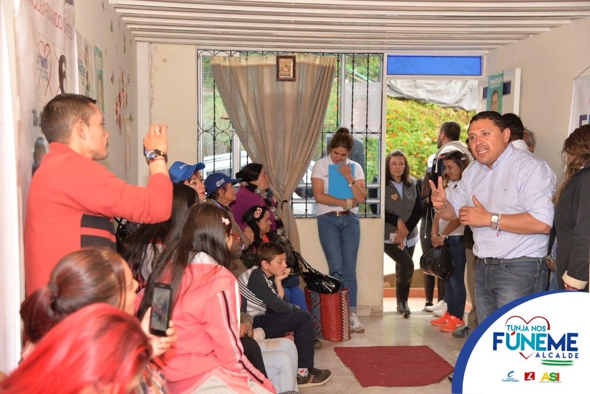 FunemeAlejandro's tweet photo. En Ciudad Jardín, por invitación de Liliana Rodríguez, madre cabeza de familia. Desde la administración trabajaremos para garantizar oportunidades laborales a quienes se esfuerzan cada día para sacar adelante a sus familias. #FunemeAlcalde #TunjaNosUne https://t.co/jeJuFgb3WD