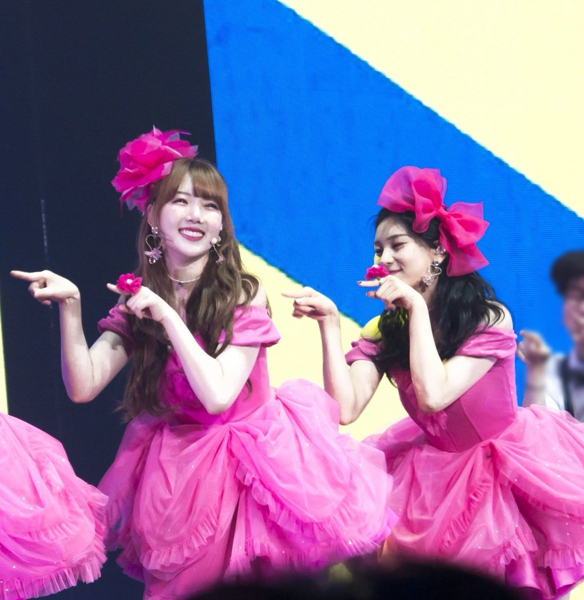 yuzujelyi's tweet photo. Happy Birthday Yerin and Yewon! 💛 I love youuu 🙆  @GFRDofficial
#예자매_마음에_윙크발사
#HappyYesisterDay https://t.co/9yT74G7eCT