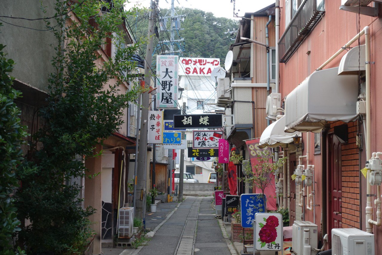 Uzivatel 芳 Na Twitteru こういう場末感ある不気味でディープな街なんだかんだ好き T Co Ralxeqnqog T Co 0edj3pbmld Twitter