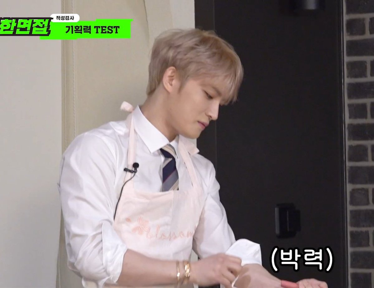 itaJYJ's tweet photo. Can you find anyone cuter in an apron than him?
https://t.co/7RlEZATltm
#김재중 #Jaejoong #ジェジュン
#Jamfully
#ExtremeInterviewJaejoong https://t.co/woalUF9XWG