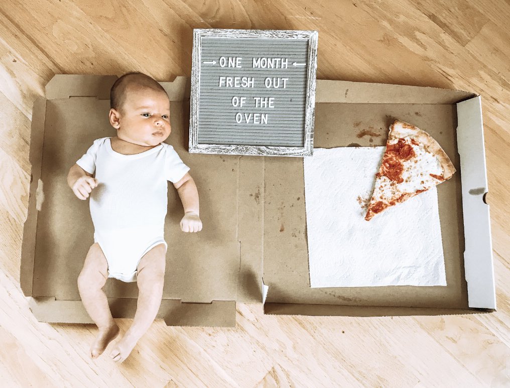 And just like that... 1️⃣month old, and livin that chill life one day at a time 🍕#lincolnmichael #link #freshoutoftheoven
