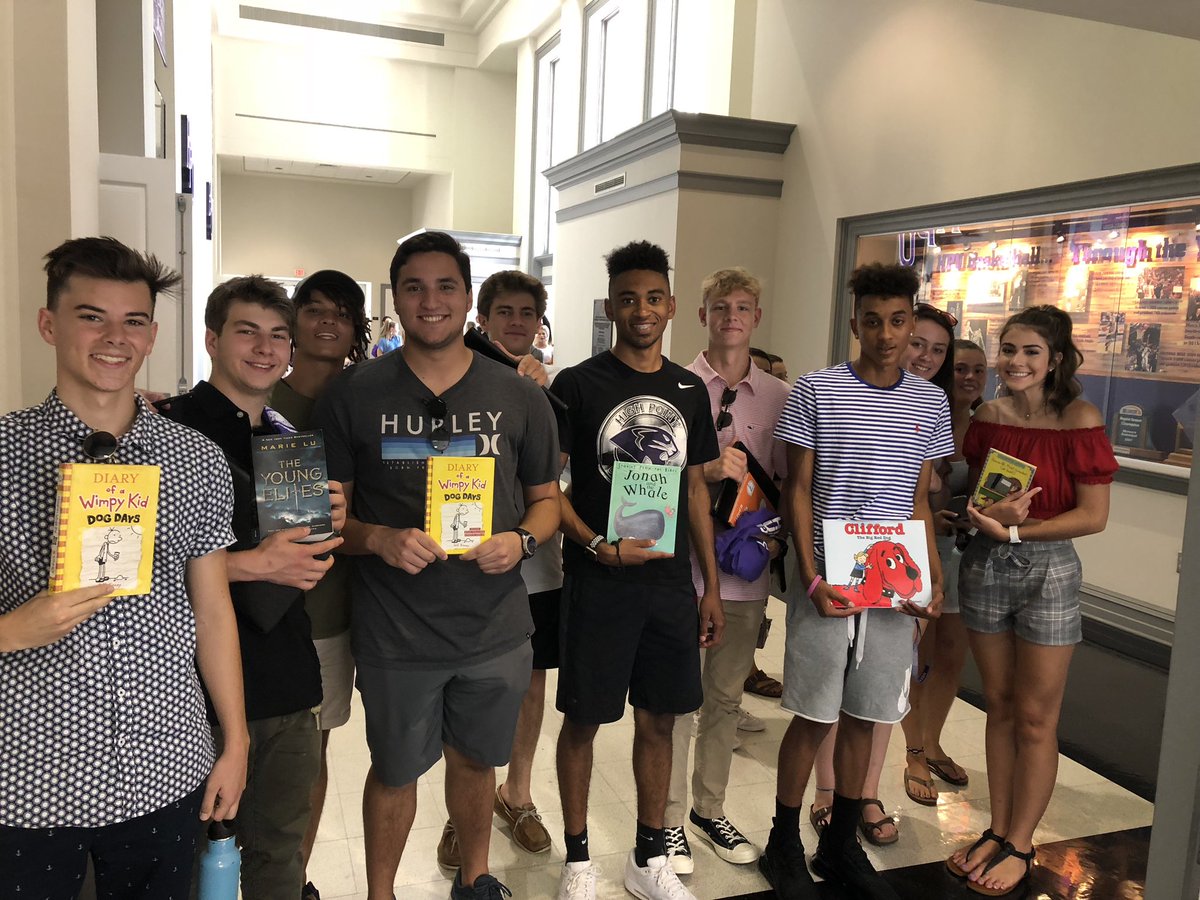 As a bonding experience, all freshmen are asked to bring a copy of their favorite childhood book 📚 to campus where they write 📝 a message inside to be delivered to local elementary schools! Today, #HPU2023 participated in this #HPUTradition! #HPU365 #HPUMoveIn