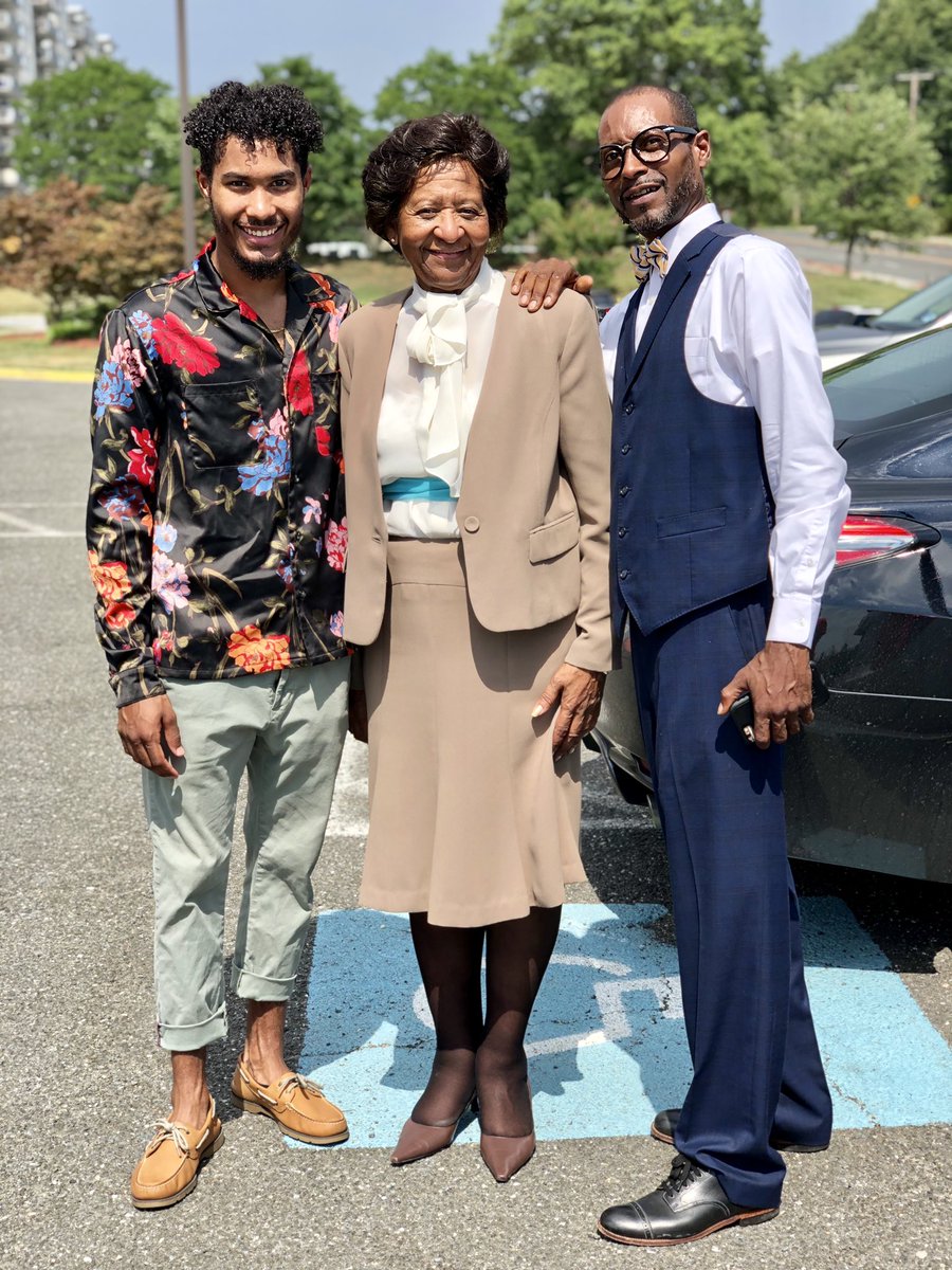 ZAZA_isaiah14's tweet image. My grandmother is 80+ she never told me because you never ask a lady her age❤️🤷🏽‍♂️#beautifulFamily