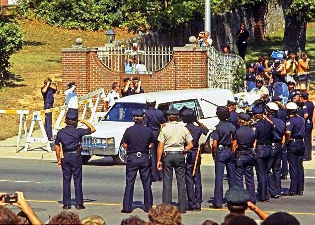 elvis presley funeral open casket