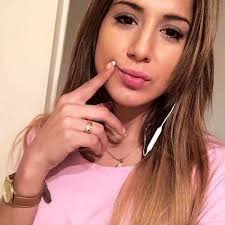 salut je suis a la rechercher d'un homme série et je suis célibataire sans enfants