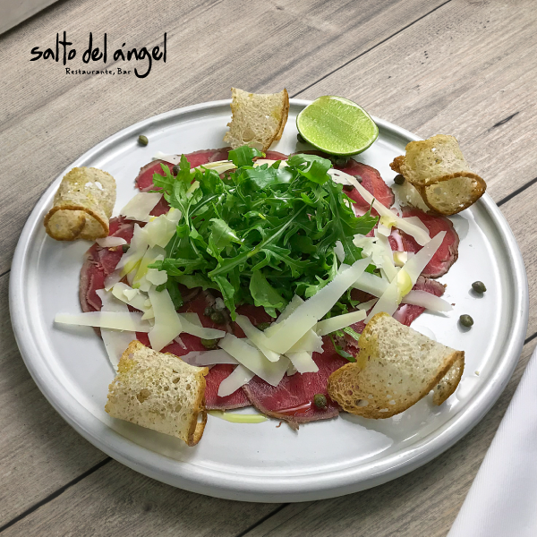 SALTODELANGEL's tweet photo. Una de las entradas infaltables en tu visita al Salto. Prueba este carpaccio de lomo y comprueba la perfección de su sabor. #SaboresDelSalto https://t.co/AP1v8gDLkJ