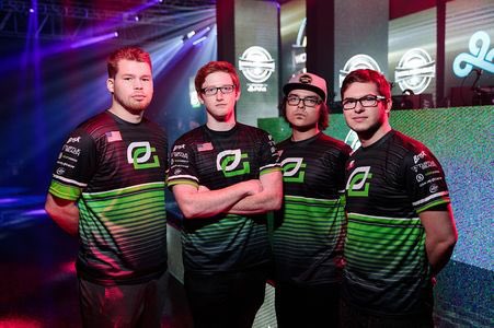 hitchariide's tweet image. Today is the finale of OpTic Gaming Call of Duty. 

I’ve been a fan for 10 years. I’m so blessed to be in the arena on the last day. 

#greenwall forever 💚