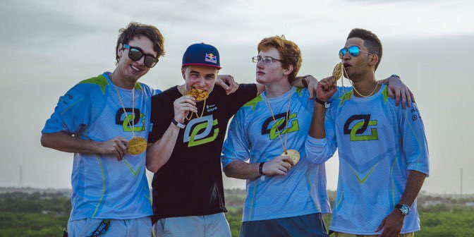 hitchariide's tweet image. Today is the finale of OpTic Gaming Call of Duty. 

I’ve been a fan for 10 years. I’m so blessed to be in the arena on the last day. 

#greenwall forever 💚