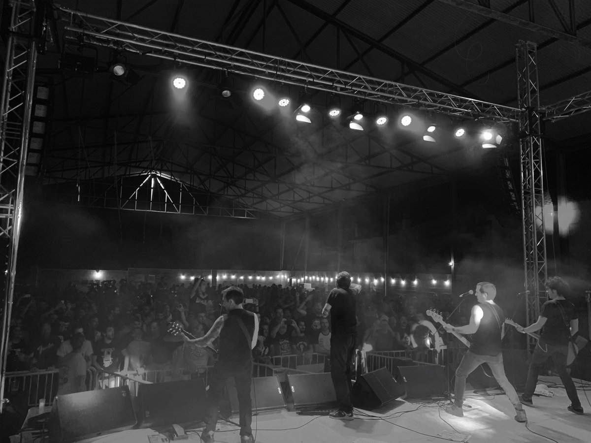kcps73's tweet photo. @LOSGATILLAZO en #romperibazosrock https://t.co/MncLjBMQc4