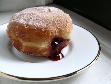 DPT_Rob's tweet image. Yesterday I spoke a lot about jelly doughnuts in relation to intervertebral discs and disc bulges/herniations/slips etc. If you or someone you know is experiencing low back pain and you think this might be the culprit, remember to contact your local clinic and #GetPT1st