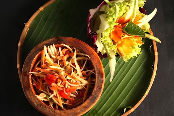 centaradanang's tweet photo. 👨‍🍳Uncover the rich and exquisite flavours of Thai cuisine and traditional taste of Vietnam as you transport yourself into our tastefully designed Ginger &amp; Lime Halal Restaurant!
#halal #food #vietnam https://t.co/2TVORuPDTU