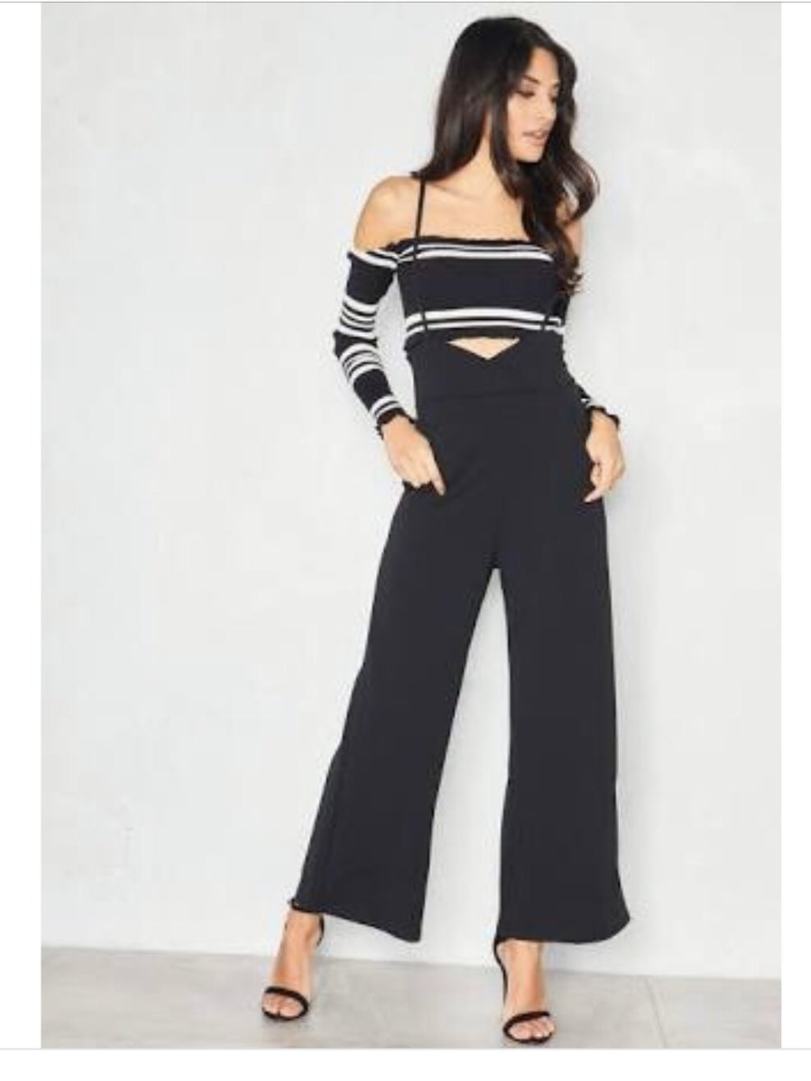 thethrifthanger's tweet photo. Red spaghetti strap culottes jumpsuit 
Size: S
Price:2500 https://t.co/1EIN0CdzGl