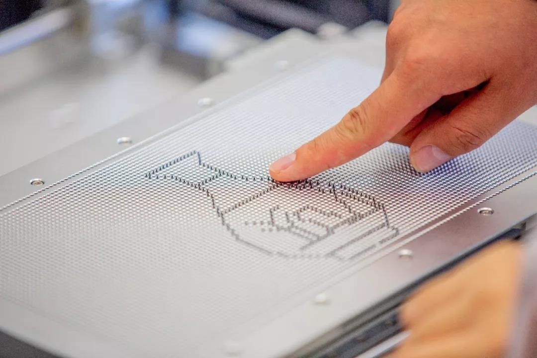 BTactile's tweet photo. "Graille" a prototype #TactileDisplay system that allows the #blind to "see" pictures, developed by @Tsinghua_Uni
#TactileGraphics
https://t.co/OygKCPr0RD https://t.co/SG6BIv4L4o