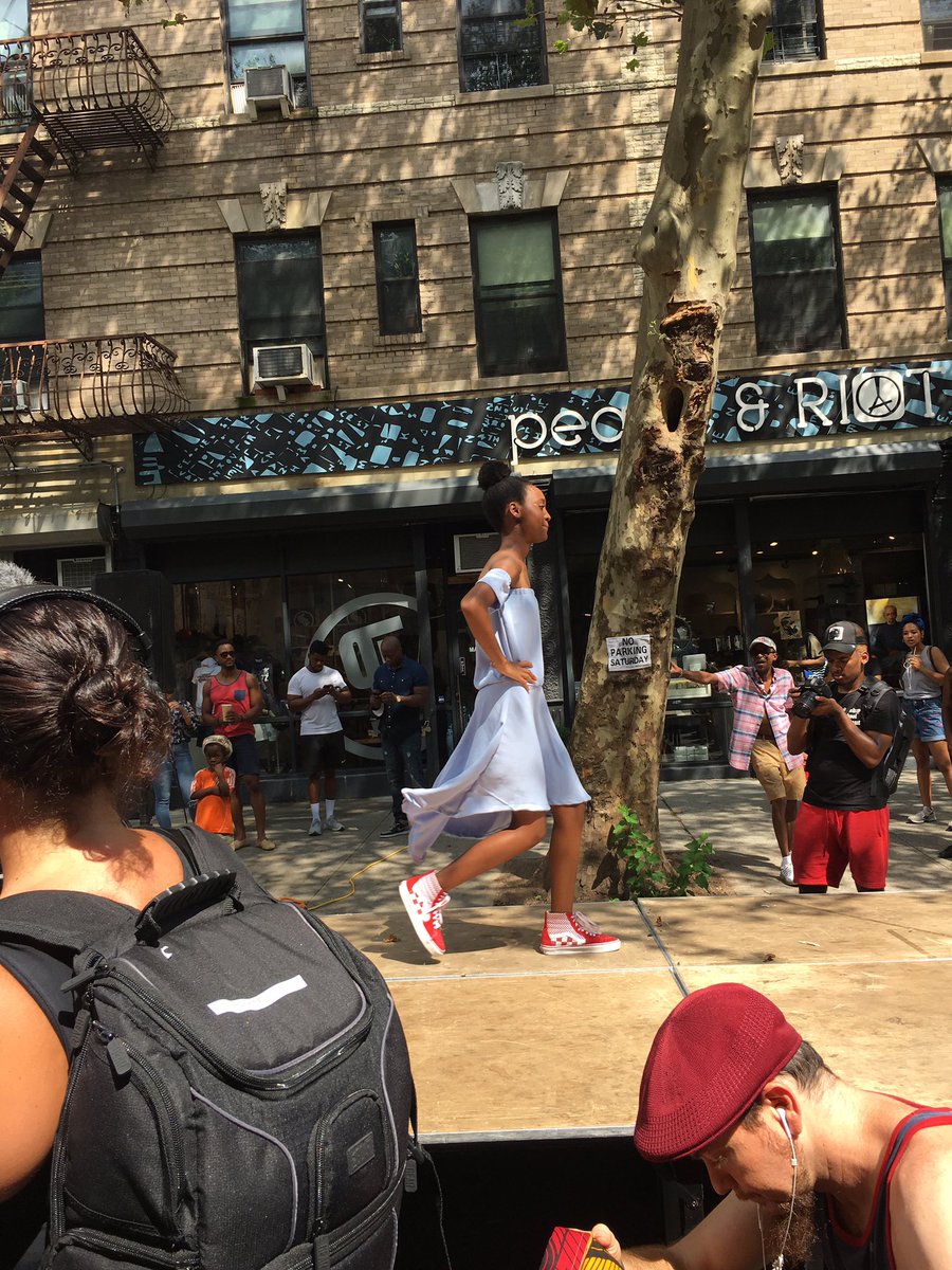 mayorsCAU's tweet image. @mayorsCAU joined #CarterGWoodsonHouses for #FamilyDay &amp;amp; @Tamabedstuy with @assemblytwright @RCornegyJr @bcooperlive @DrTorian @CB3Bedstuy @AsaseYaaEnt @peaceandriotnyc #KimHill @Planetbklyn and thousands of community members from #Bedstuy #Brooklyn.