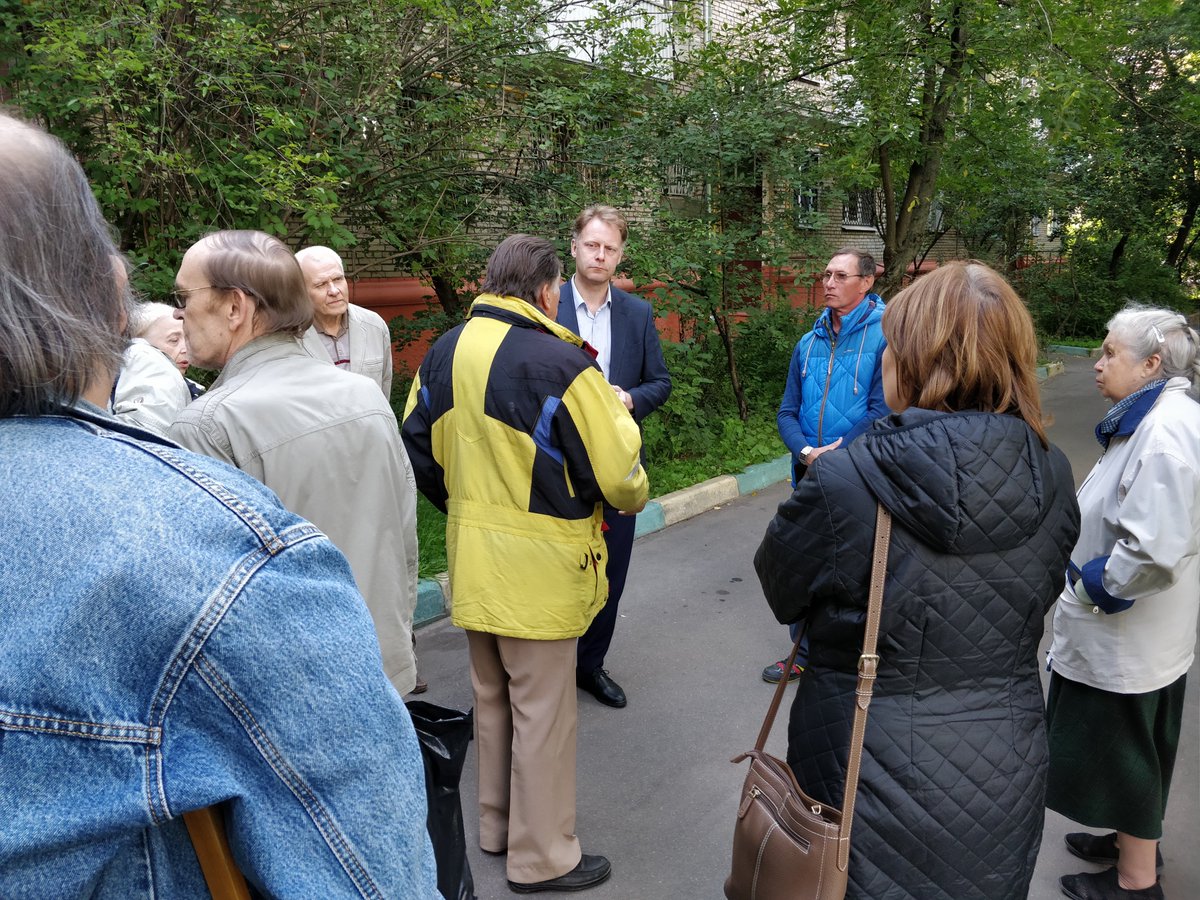 A_Molev's tweet photo. На встрече с жителями домов 47 и 51 по улице Кирпичная удалось разобрать целый ряд вопросов...
https://t.co/bnGdwIMFb1
#Молев #МГД #ВАО #СоколинаяГора #жители #встреча https://t.co/t8Z2l4VVf0