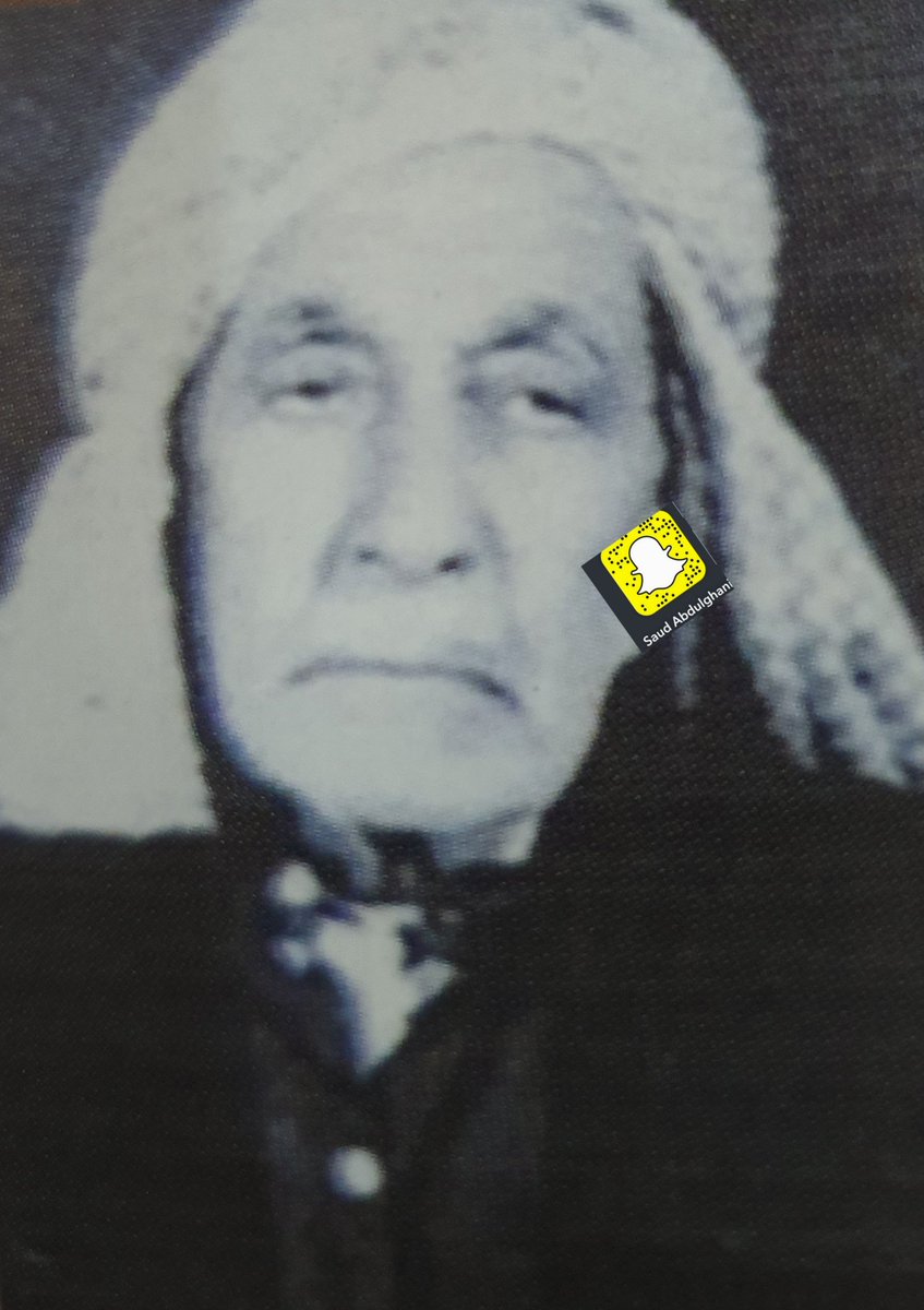 saud_abdulghani's tweet photo. العم عمر بن ابراهيم الطيار رحمه الله، ولد ونشا بالمدينة، غادر المدينة انذاك بسبب ماساة سفر برلك الى سوريا ومكث هناك 50 عاما، عاد للمدينة وتوفي بها بعد 4 سنوات من عودته، عمل بالتجارة بشكل عام ودون تخصيص، توفي بالمدينة أواخر شهر رمضان ودفن بها(المصدر حفيده أ.ياسر الطيار حفظه الله). https://t.co/kPfBVPmZMc