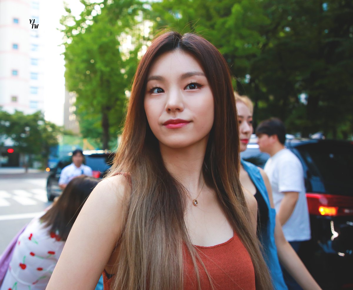 HwangYejiTaiwan's tweet photo. HQ190809 뮤뱅출근
#ITZY #있지 #예지 #YEJI
#ITzICY #ICY https://t.co/yvtr3jgsih