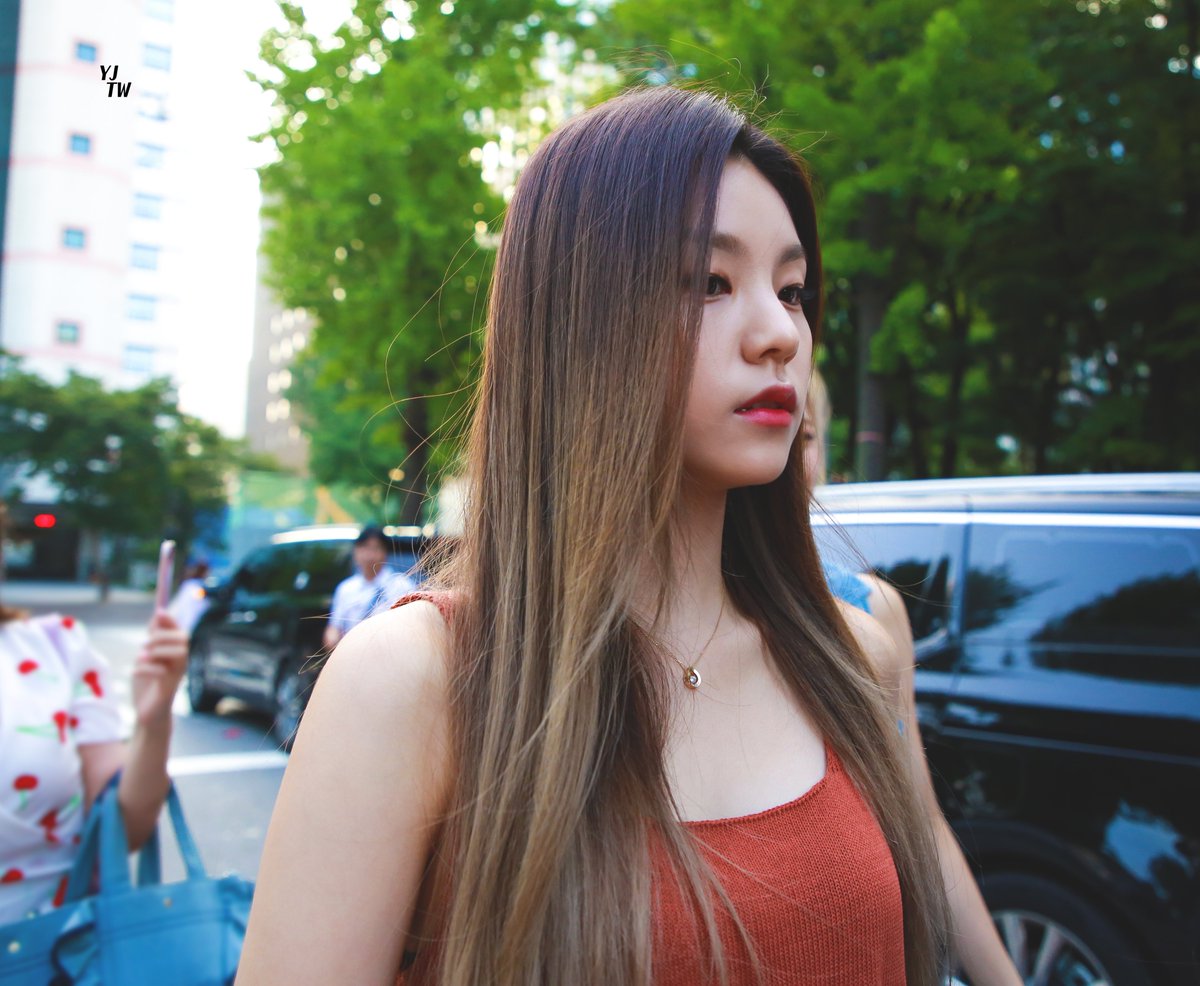HwangYejiTaiwan's tweet photo. HQ190809 뮤뱅출근
#ITZY #있지 #예지 #YEJI
#ITzICY #ICY https://t.co/yvtr3jgsih