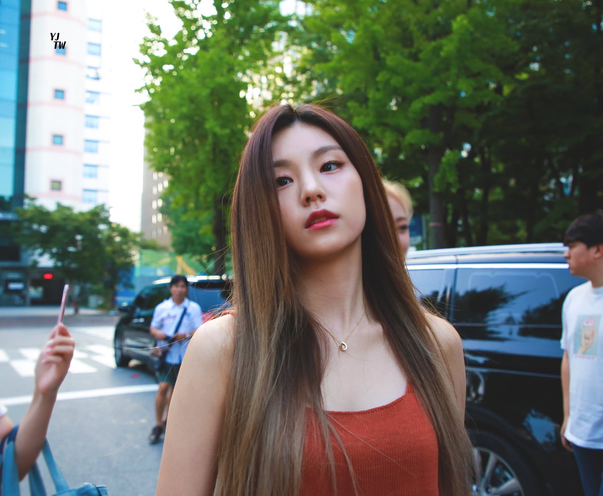 HwangYejiTaiwan's tweet photo. HQ190809 뮤뱅출근
#ITZY #있지 #예지 #YEJI
#ITzICY #ICY https://t.co/yvtr3jgsih