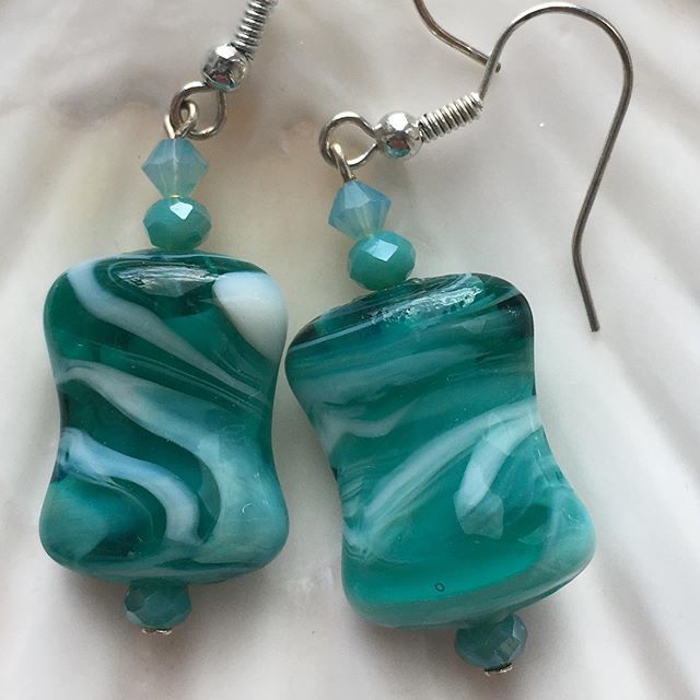 pearlysmith's tweet photo. Aqua swirl glass bead earrings with crystals on silver plate earhooks #angelasmithjewellery #earrings #earringessentials #glassbeadearrings #bcmotd #bohojewellery #ukindiebiz #justacard #britcraft #shopindependant #makelifebeautiful #aqua #creativehappy… https://t.co/q9w7Bzy4eh https://t.co/YIqG8enVyi