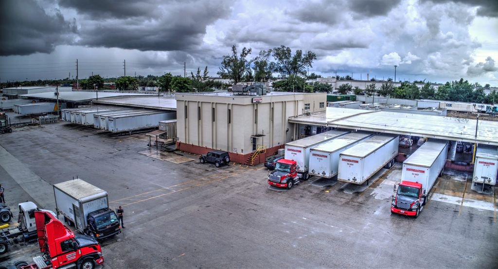 SEFreightLines's tweet photo. Congrats to our Miami Service Center for 30 years of #QualityWithoutQuestion! https://t.co/qgPWgnelzF