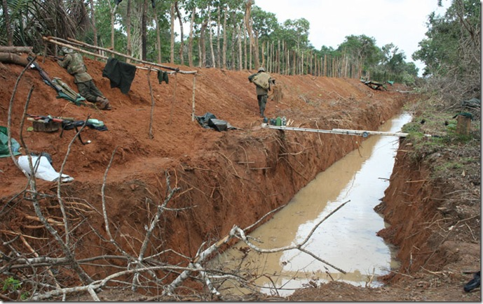 KesariDhwaj's tweet photo. Sand fortification is Ditch-cum-bund (DCB); it has water channel in front with inclined bund on other side. Combination of DCBs &amp; canals run on each side along almost entire length of border. Used to prevent free movement of enemy armor &amp; infantry. Pics 2&amp;3: DCB made by LTTE https://t.co/B3G85bFI34