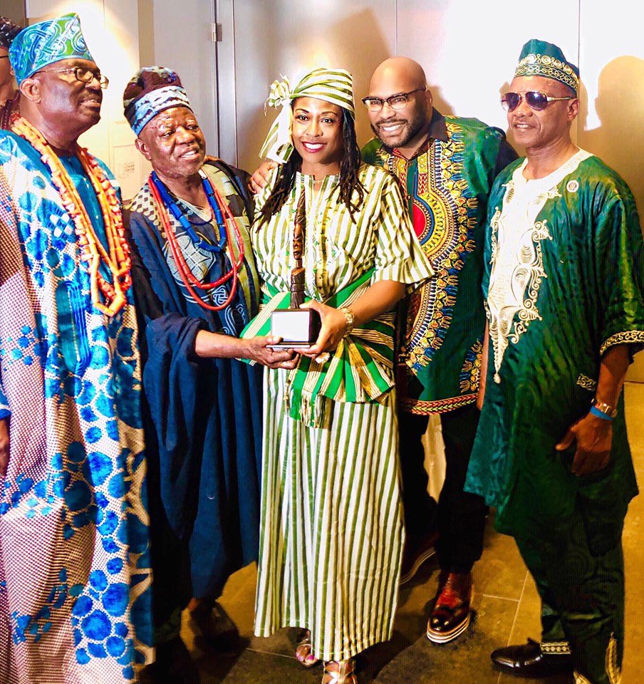 maudlynei's tweet photo. Thanx 4 sharing this beautiful photo of us from this weekend’s African Festival of the Arts/@AfricanFestChi Gala @uchicago’s Reva & David Logan Center 4 the Arts, #HoseaSanders!
What a privilege 2 B this year’s co-honoree w/U! @AIHChicago
@loganuchicago @abc7chicago @wynwincomm https://t.co/7v50nFFVaU
