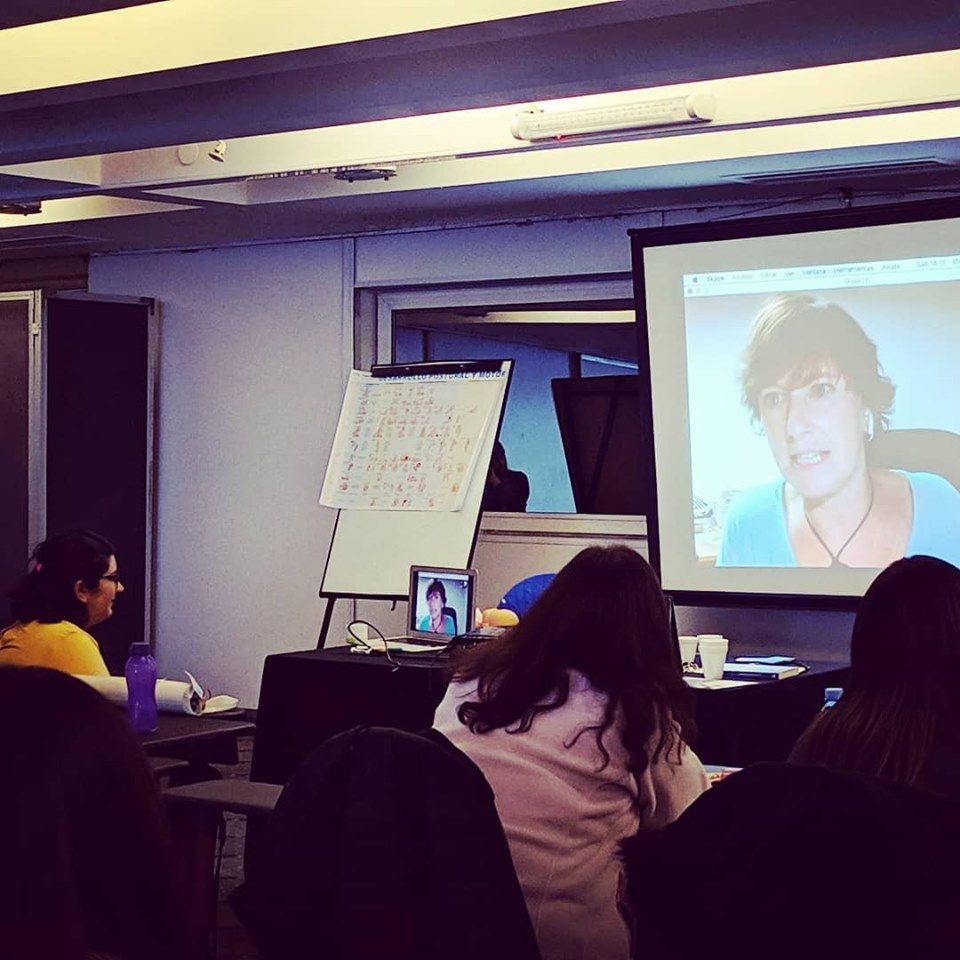 EtiTmpi's tweet photo. Participación en directo de @lucila_to en nuestro curso de #FormacionTMPI en Argentina, ¡seguimos! https://t.co/CIsIL6FaBt