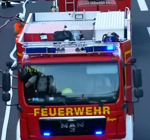 DieMDNews's tweet photo. Feuerwehr Magdeburg: Wohnung durch Küchenbrand vorübergehend unbewohnbar.

https://t.co/fBAecGyE08 https://t.co/A3WjbgOiTL