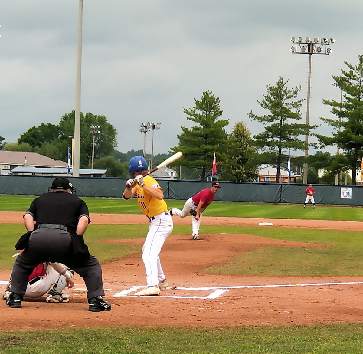 normaholmes98's tweet photo. Battle of Ontario #summersperfectgame #baseball #ballsandstrikes gOfficials Companion (ON), Klein (BC) &amp; Perreault (MB) @BaseballMB @ManitobaUmpires @Baseball_BC @BaseballOntario @BCUmpires @baseballcanada @BCAN_UMPIRES https://t.co/nVg8W3IgLZ