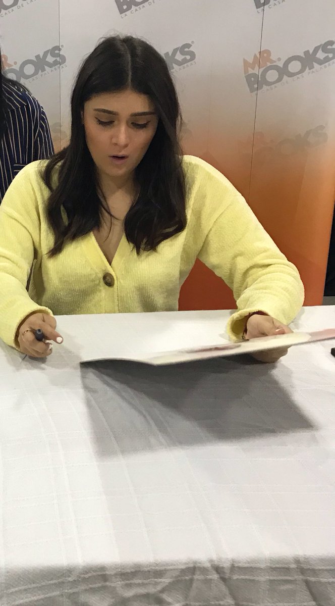Erissfernandez's tweet photo. LES INVITO A VER LA MEJOR SECUENCIA DEL MUNDO!!!!!!
LES ENCANTÓ MI DIBUJO, LES ENCANTÓ! 
Y LA CARITA DE CALLE EN ESE MOMENTO! WOW! 
@calleypocheoffi @danielaacallee @Pochosaurus https://t.co/Ti1ReaAKaU