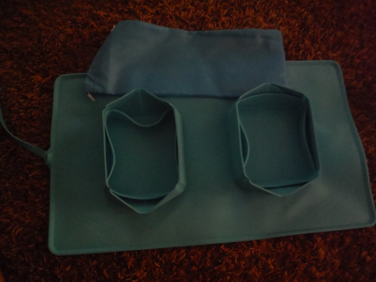 cfenn123's tweet photo. portable collapsible dog/cat dish
my cat dose not like it but my tiny dog likes eating on the go so the bowls are perfect.
However the bowls do not want to stand so place the plastic insert in the bowls to help keep them up.
https://t.co/w36BEdOkmV https://t.co/oMlgZSA32U