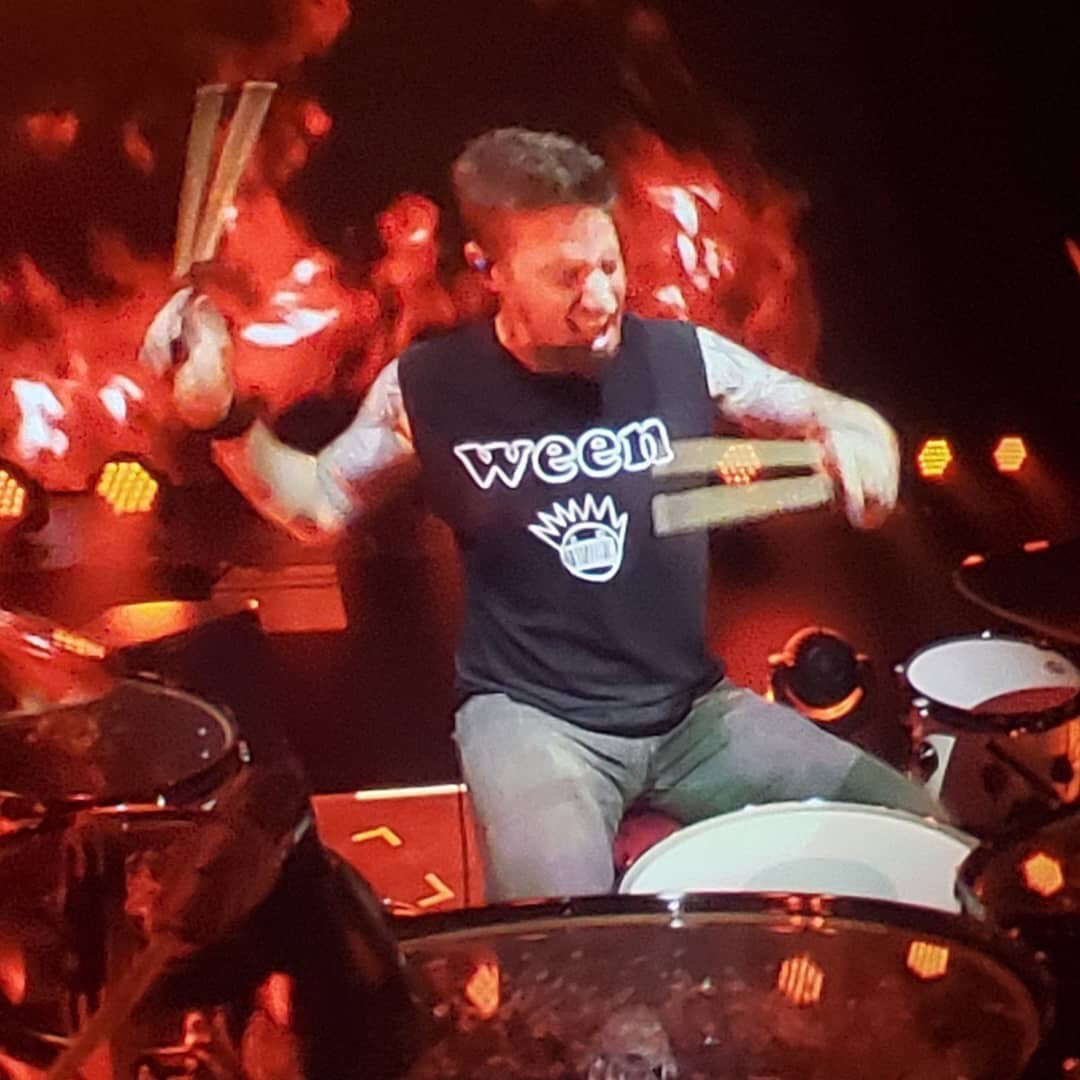 NBFansGermany's tweet photo. New photos taken at the show in Durant (USA) on August 17, 2019 by bogrewards on Instagram: https://t.co/59iEdXixPH
#NB2019 #NickelbackLive #ILoveNickelback https://t.co/NQkYFnWroe