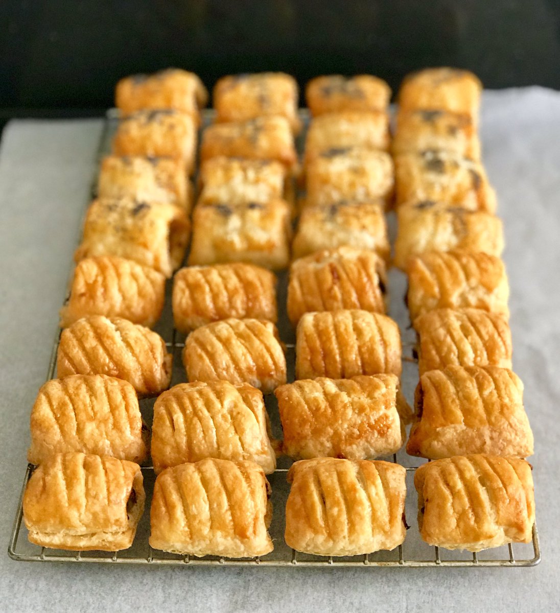 Sausage rolling today - pork &amp; leek and pork &amp; chilli topped with poppyseeds 🌶 I love making flaky pastry #SundayBaking <a href="/SundayBakeClub/">Sunday Baking Club</a>