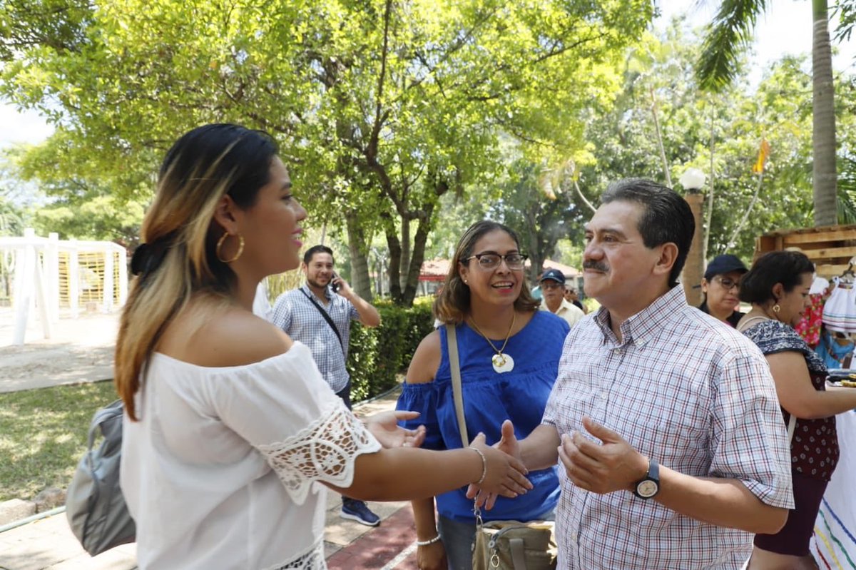 eledenmx20's tweet photo. #Ciudad | El Primer Festival de Cocineras Tradicionales de 7 municipios del Estado ha sido con mucho éxito en el Parque La Pólvora.

El alcalde @EvaristoHdzCruz estuvo  acompañado de los legisladores locales @Alma_Espadas y Jesus de la C. Ovando y juntos, recorrieron los stands. https://t.co/PBa7giM5JN