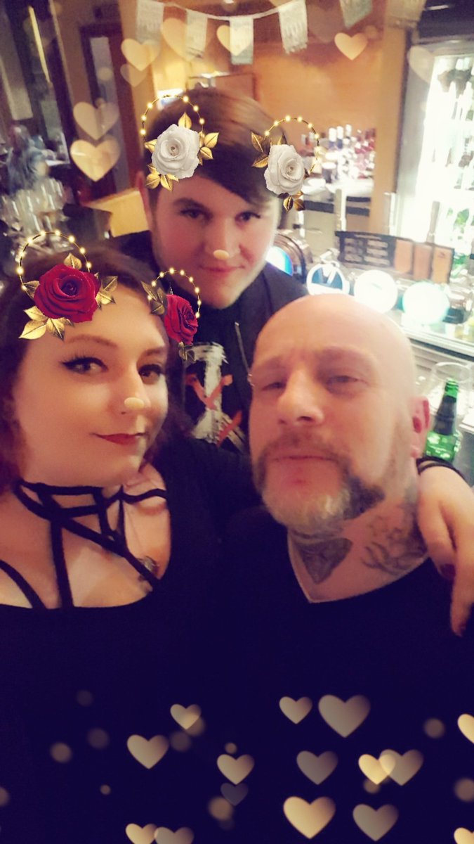 xYamiHanax's tweet photo. Work friends 🖤 https://t.co/209ONTgYKQ