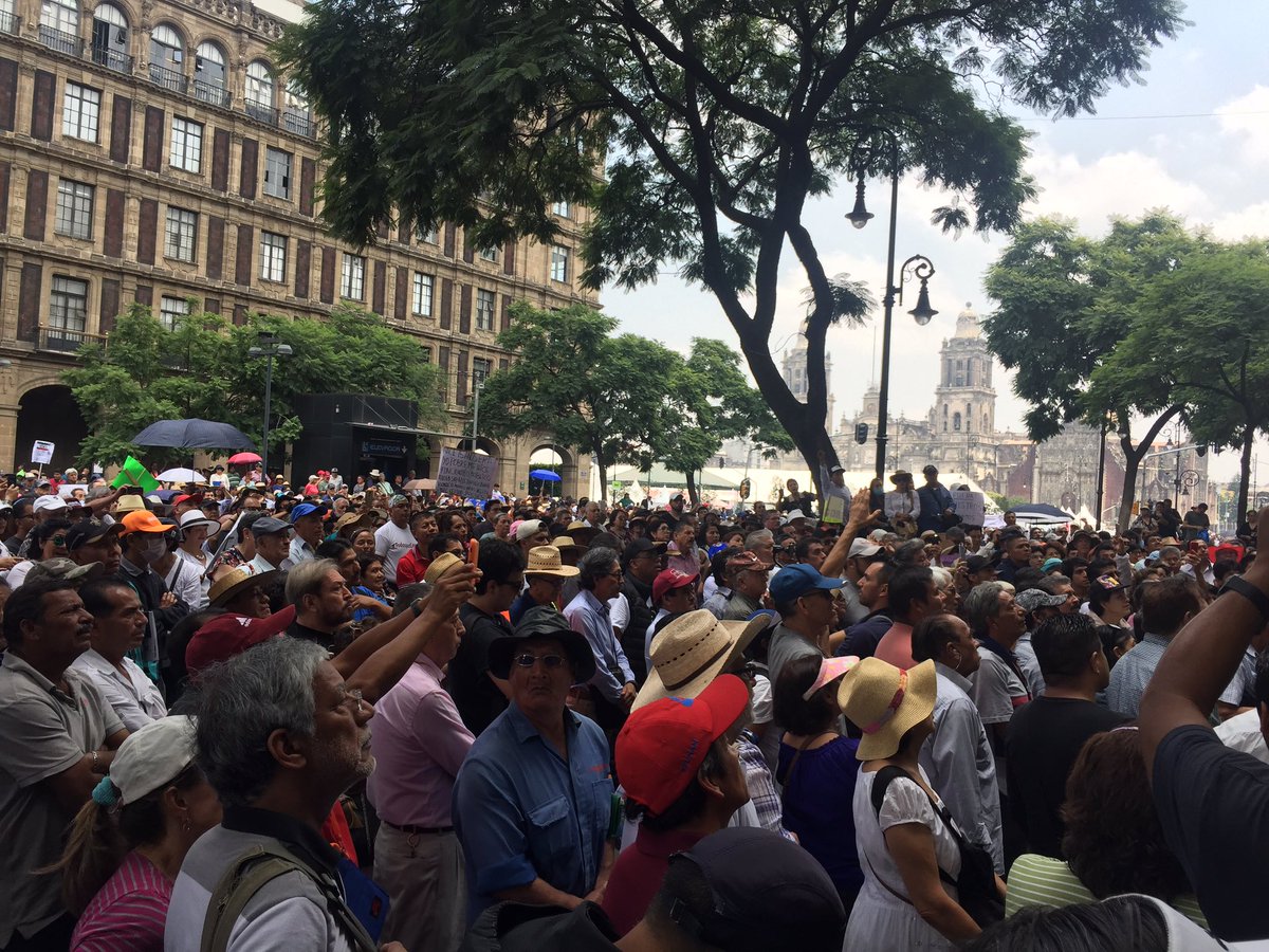 El sistema judicial mexicano ha mantenido sus grandes privilegios y su alta ineficiencia y corrupción #FueraJuecesCorruptos <a href="/lopezobrador_/">Andrés Manuel</a>